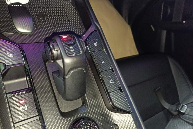 Used Haval Raptor New Energy 2024 Hi4 145 Cross-Over Edition Gear Lever