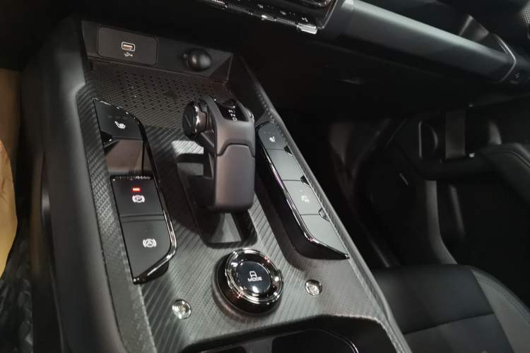 Used Haval Raptor New Energy 2024 Hi4 102 Pro Gear Lever