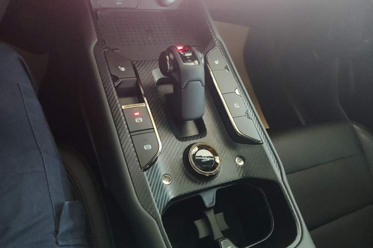 Used Haval Raptor New Energy 2024 Hi4 102 Pro Gear Lever