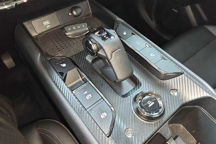 Used Haval Raptor New Energy 2024 Hi4 145 Cross-Over Edition Gear Lever