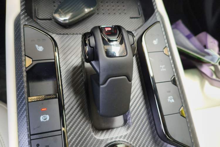 Used Haval Raptor New Energy 2024 Hi4 102 Pro Gear Lever