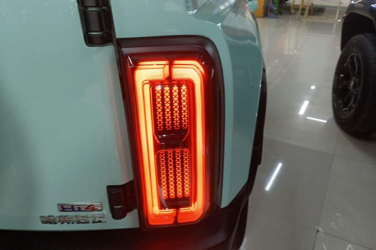 Used Haval Raptor New Energy 2026 Model Hi4 200 Ultra Flagship Edition Right Rear Taillight