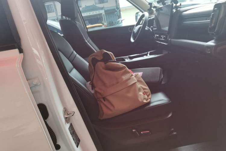 Used Haval Raptor New Energy 2026 Model Hi4 105 Pro Right Front Seat