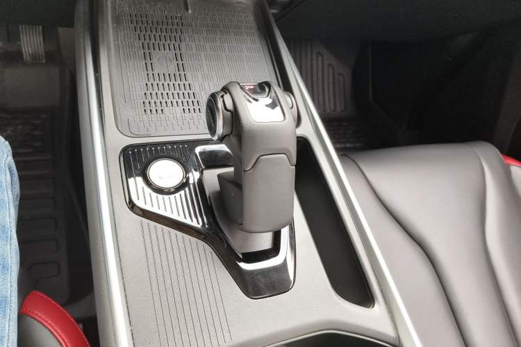 Used Haval X DOG 2022 1.5T DCT Two-Wheel Drive Trendy Sound Edition Gear Lever