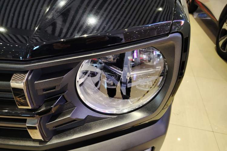 Used Haval X DOG 2022 1.5T DCT Two-Wheel Drive Trendy Edition Left Front Headlight
