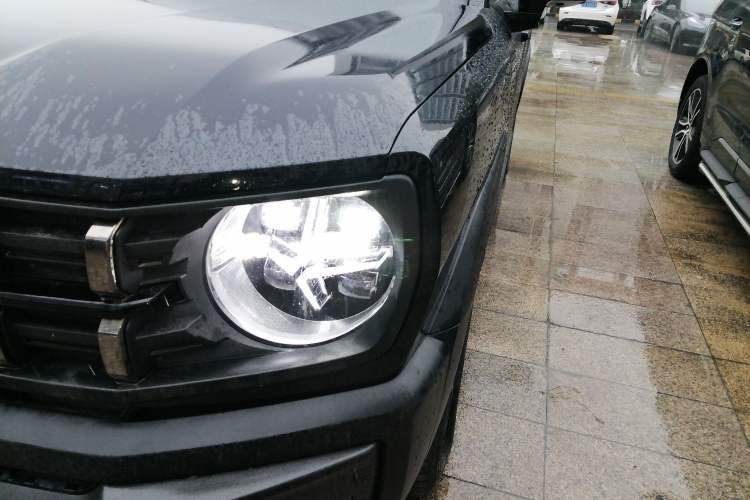 Used Haval X DOG 2022 1.5T DCT Two-Wheel Drive Trendy Edition Left Front Headlight