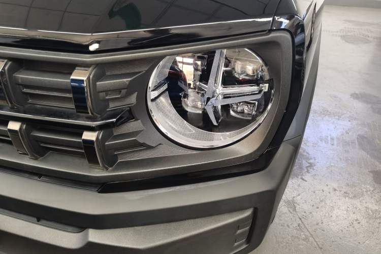 Used Haval X DOG 2022 1.5T DCT Two-Wheel Drive Trendy Edition Left Front Headlight