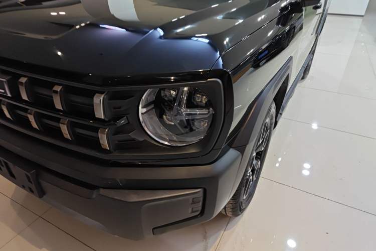 Used Haval X DOG 2022 1.5T DCT Two-Wheel Drive Trendy & Cool Edition Left Front Headlight