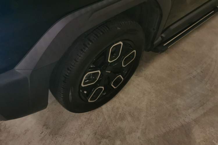 Used Haval X DOG 2022 1.5T DCT Two-Wheel Drive Trendy Edition Left Front Wheel Hub