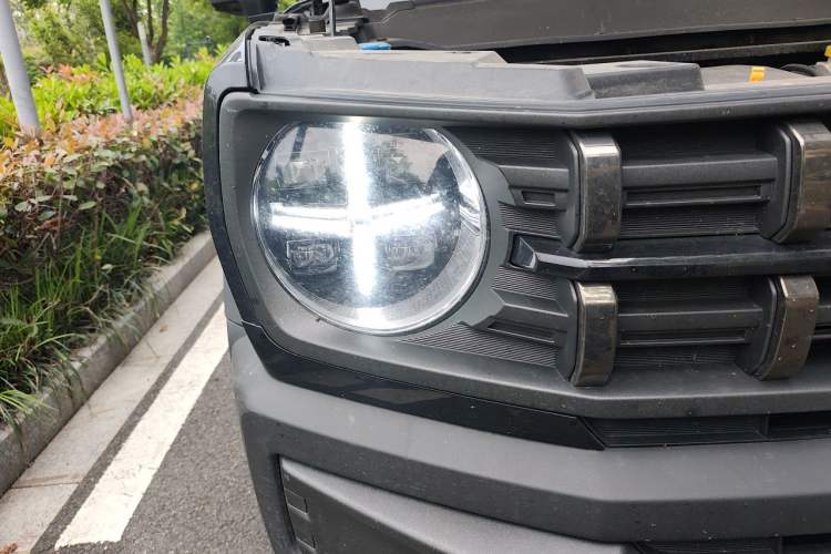 Used Haval X DOG 2022 1.5T DCT Two-Wheel Drive Trendy Edition Right Front Headlight
