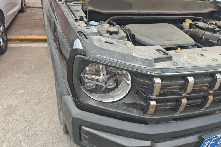 Used Haval X DOG 2022 1.5T DCT Two-Wheel Drive Trendy Edition Right Front Headlight