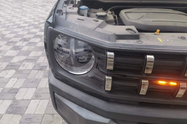 Used Haval X DOG 2022 1.5T DCT Two-Wheel Drive Trendy Sound Edition Right Front Headlight