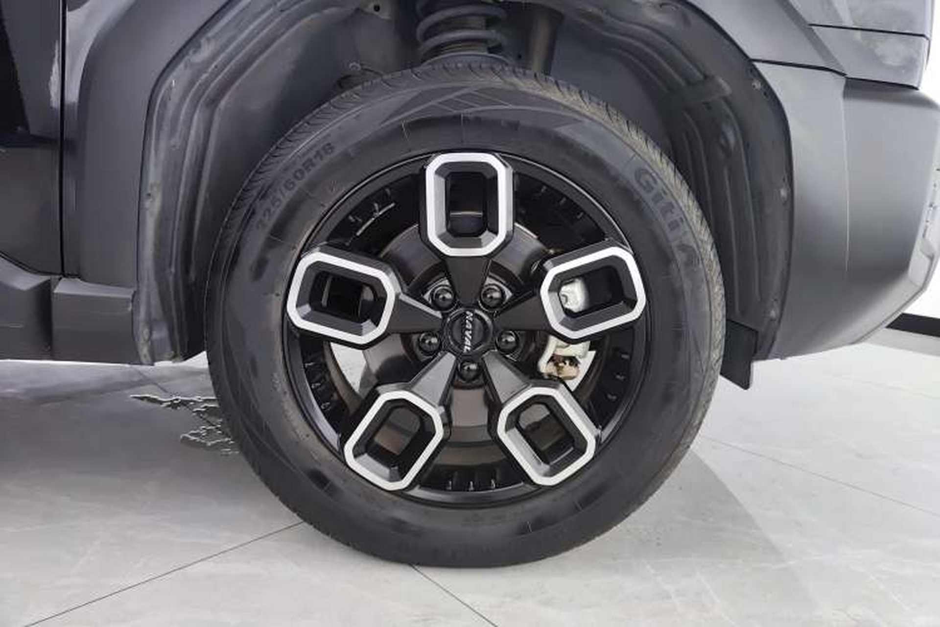 Used Haval X DOG 2022 1.5T DCT Two-Wheel Drive Trendy Edition Right Front Wheel Hub