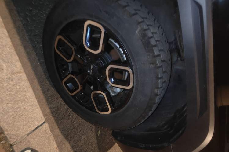 Used Haval X DOG 2022 1.5T DCT Two-Wheel Drive Trendy Edition Right Front Wheel Hub