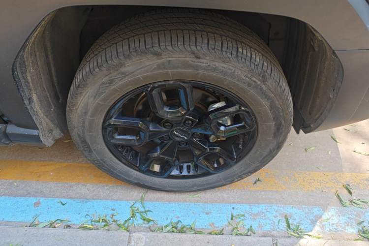 Used Haval X DOG 2022 1.5T DCT Two-Wheel Drive Trendy Edition Right Front Wheel Hub