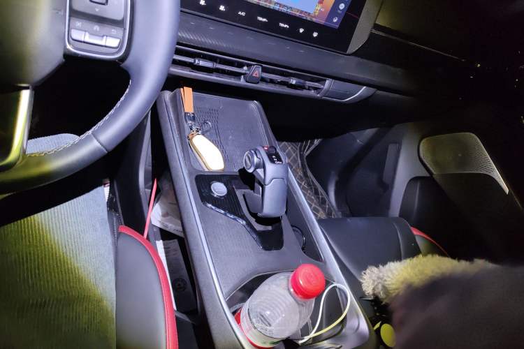 Used Haval X DOG 2022 1.5T DCT Two-Wheel Drive Trendy Sound Edition Gear Lever