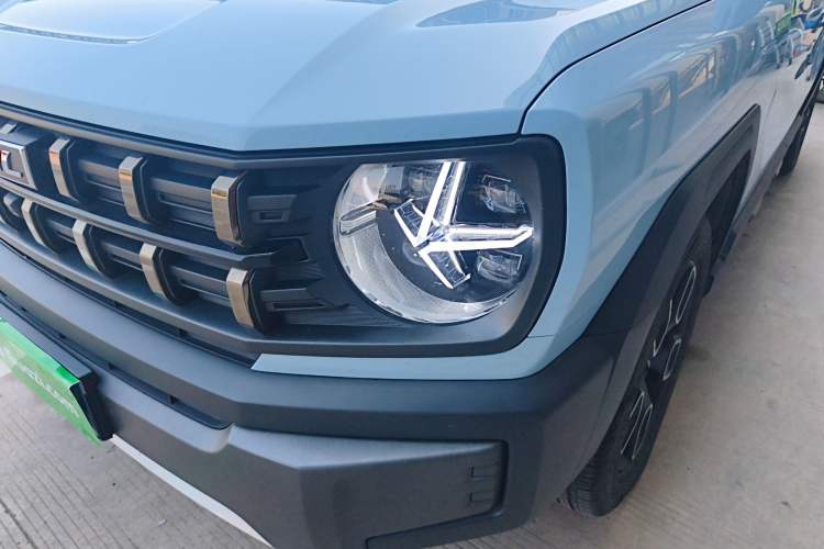 Used Haval X DOG 2022 1.5T DCT Two-Wheel Drive Trendy Edition Left Front Headlight