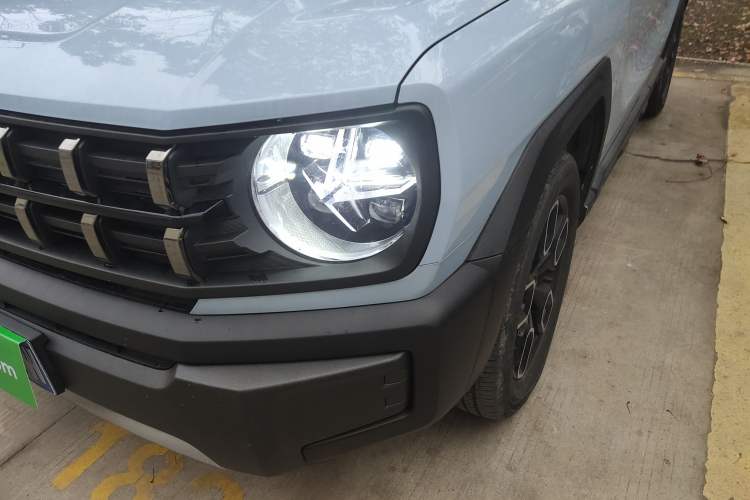 Used Haval X DOG 2022 1.5T DCT Two-Wheel Drive Trendy Edition Left Front Headlight