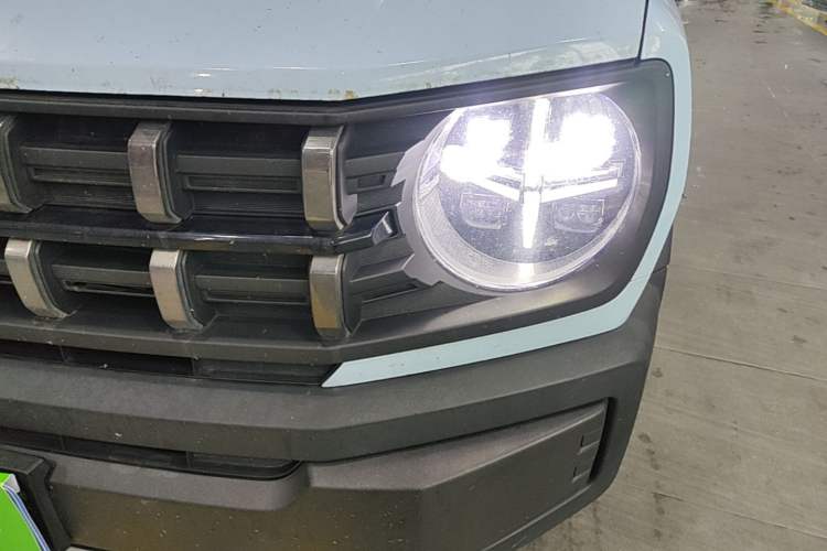 Used Haval X DOG 2022 1.5T DCT Two-Wheel Drive Trendy Edition Left Front Headlight