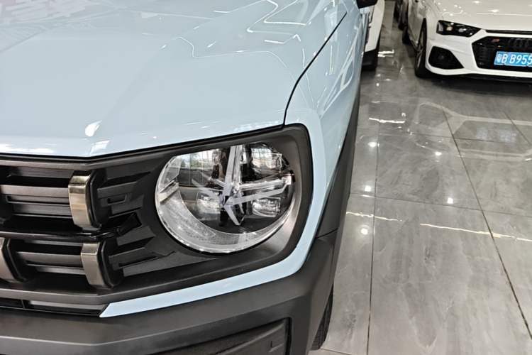 Used Haval X DOG 2022 1.5T DCT Two-Wheel Drive Trendy Edition Left Front Headlight