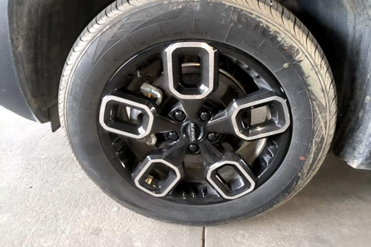 Used Haval X DOG 2022 1.5T DCT Two-Wheel Drive Trendy Edition Left Front Wheel Hub