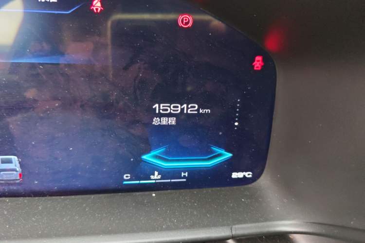 Used Haval X DOG 2022 1.5T DCT Two-Wheel Drive Trendy Edition Odometer Close Up