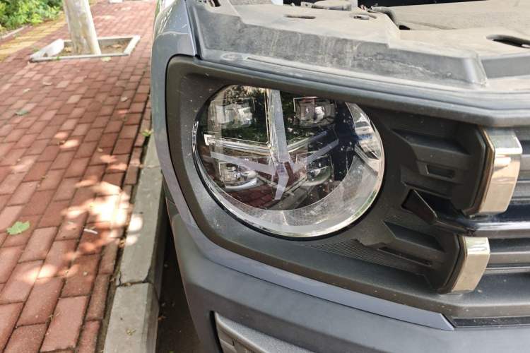 Used Haval X DOG 2022 1.5T DCT Two-Wheel Drive Trendy Edition Right Front Headlight