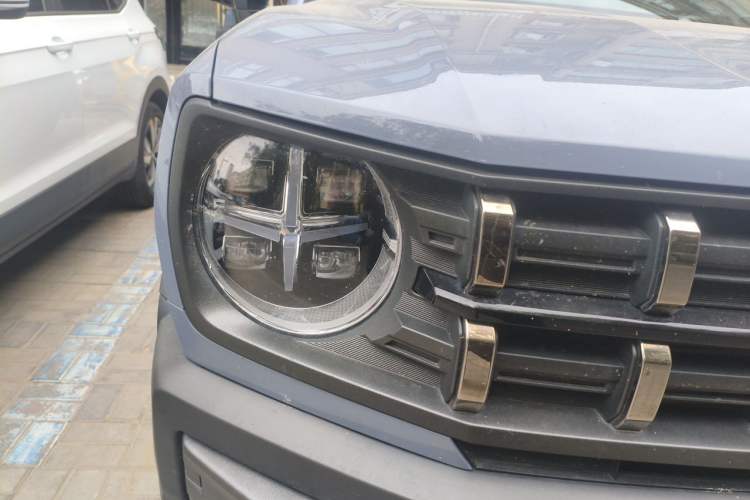 Used Haval X DOG 2022 1.5T DCT Two-Wheel Drive Trendy Sound Edition Right Front Headlight