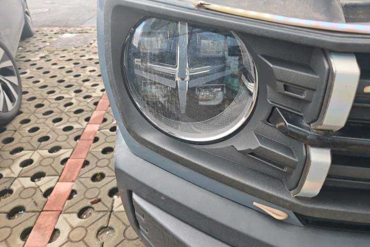 Used Haval X DOG 2022 1.5T DCT Four-Wheel Drive Trendy Wild Edition Right Front Headlight