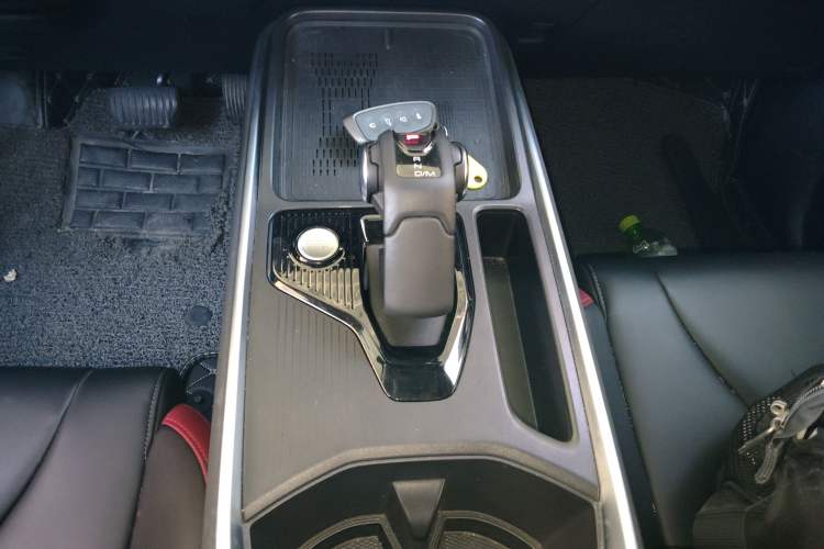 Used Haval X DOG 2022 1.5T DCT Two-Wheel Drive Trendy Edition Gear Lever