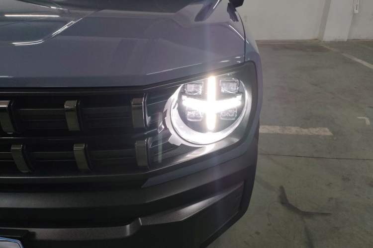 Used Haval X DOG 2022 1.5T DCT Two-Wheel Drive Trendy Edition Left Front Headlight