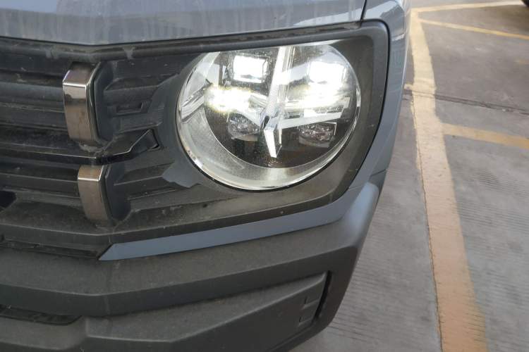 Used Haval X DOG 2022 1.5T DCT Two-Wheel Drive Trendy Edition Left Front Headlight
