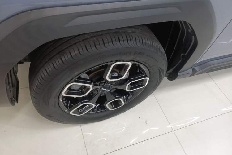 Used Haval X DOG 2022 1.5T DCT Four-Wheel Drive Trendy Wild Edition Left Front Wheel Hub