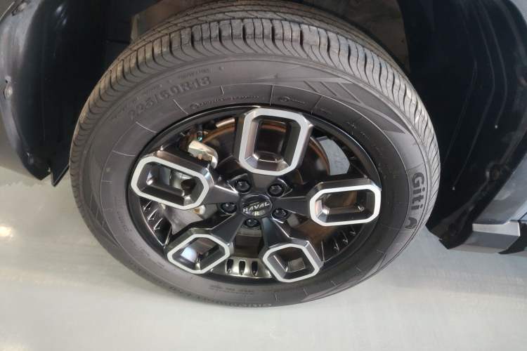 Used Haval X DOG 2022 1.5T DCT Two-Wheel Drive Trendy Edition Left Front Wheel Hub