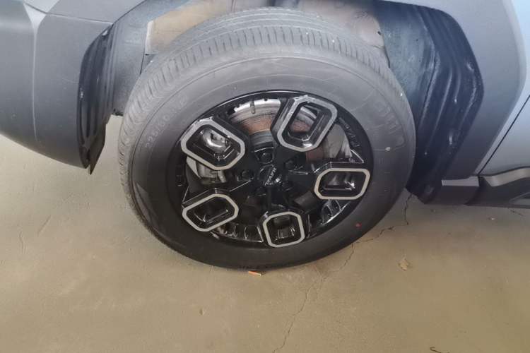 Used Haval X DOG 2022 1.5T DCT Two-Wheel Drive Trendy Edition Left Front Wheel Hub