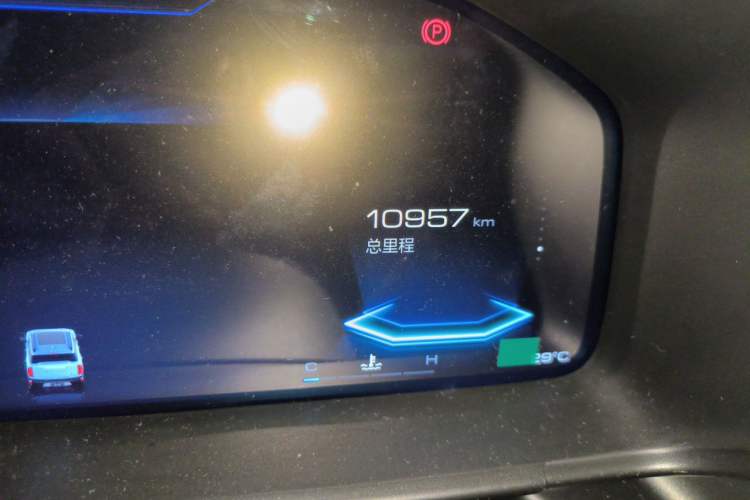 Used Haval X DOG 2022 1.5T DCT Two-Wheel Drive Trendy Edition Odometer Close Up