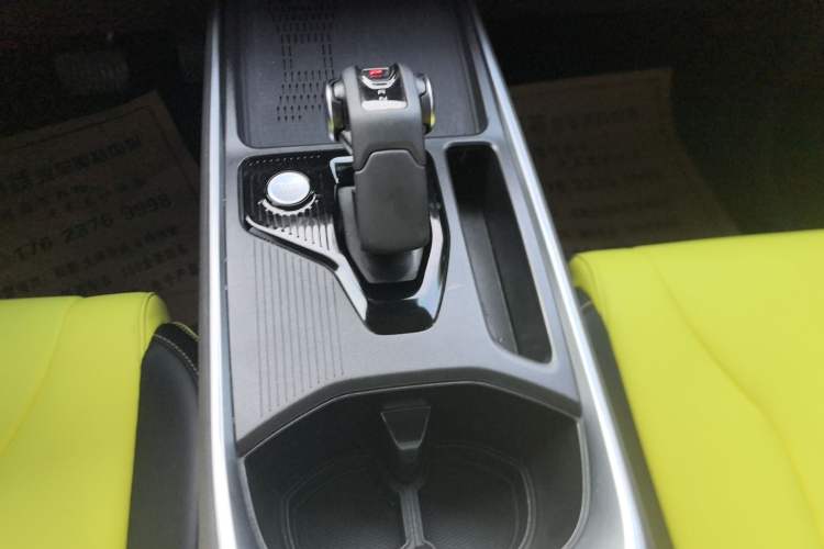 Used Haval X DOG 2022 1.5T DCT Two-Wheel Drive Trendy Edition Gear Lever