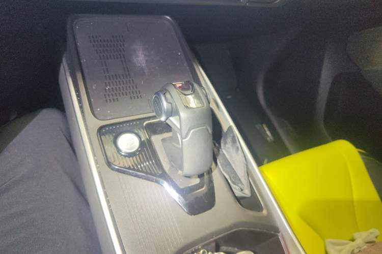 Used Haval X DOG 2022 1.5T DCT Two-Wheel Drive Trendy Edition Gear Lever