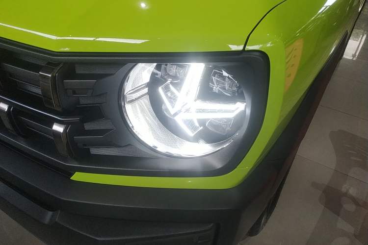 Used Haval X DOG 2022 1.5T DCT Four-Wheel Drive Trendy Wild Edition Left Front Headlight