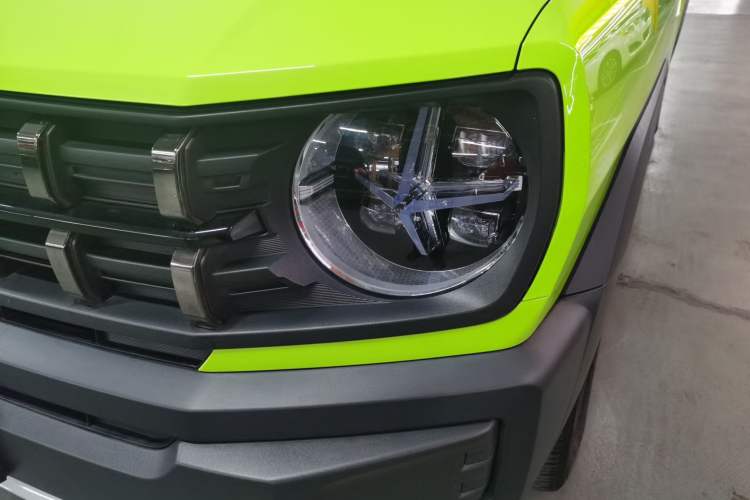 Used Haval X DOG 2022 1.5T DCT Two-Wheel Drive Trendy Edition Left Front Headlight