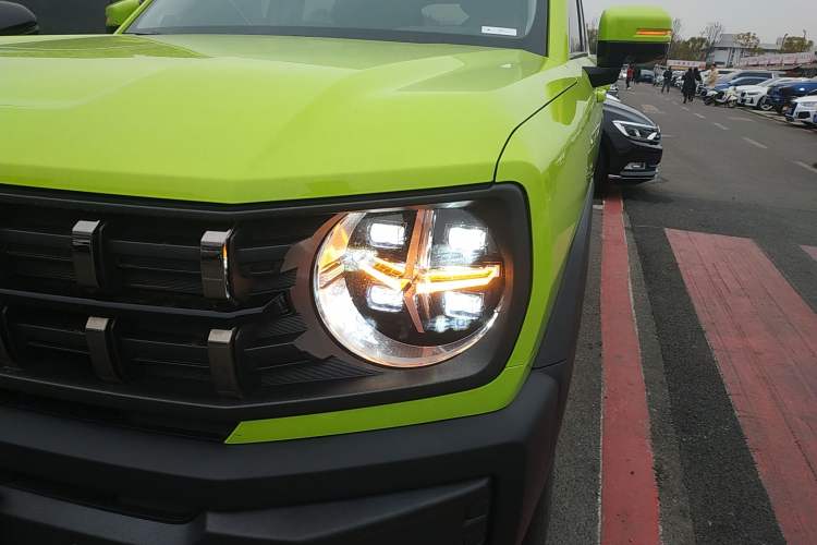 Used Haval X DOG 2022 1.5T DCT Four-Wheel Drive Trendy Wild Edition Left Front Headlight