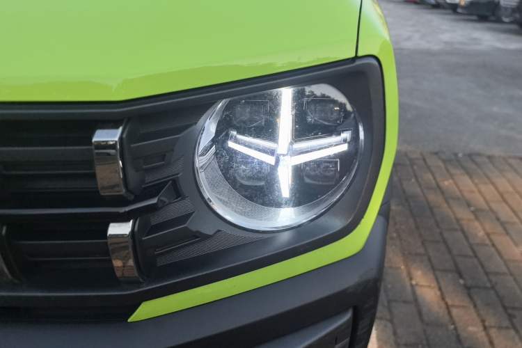 Used Haval X DOG 2022 1.5T DCT Two-Wheel Drive Trendy Edition Left Front Headlight