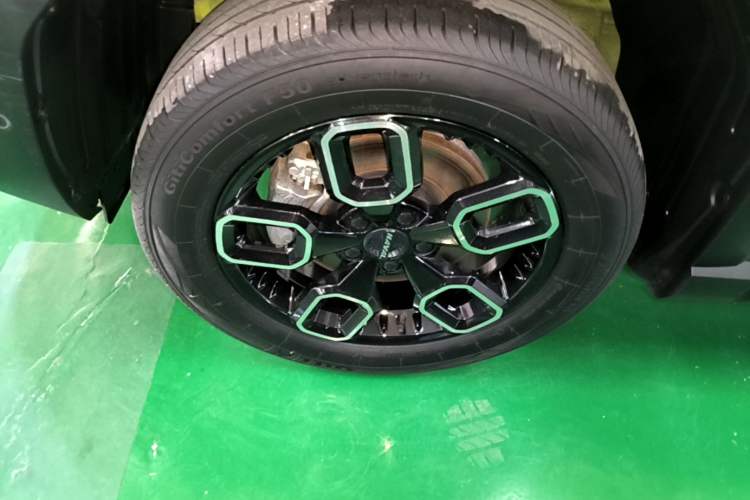 Used Haval X DOG 2022 1.5T DCT Four-Wheel Drive Trendy Wild Edition Left Front Wheel Hub