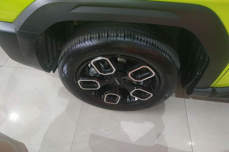 Used Haval X DOG 2022 1.5T DCT Four-Wheel Drive Trendy Wild Edition Left Front Wheel Hub
