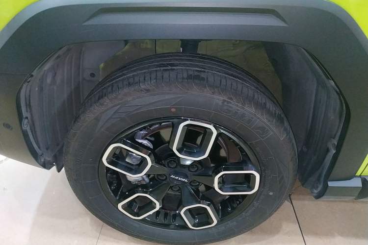 Used Haval X DOG 2022 1.5T DCT Four-Wheel Drive Trendy Wild Edition Left Front Wheel Hub