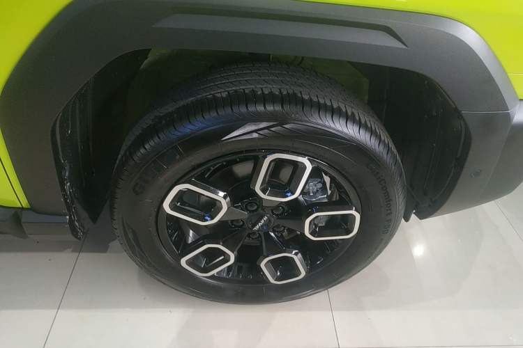 Used Haval X DOG 2022 1.5T DCT Four-Wheel Drive Trendy Wild Edition Right Front Wheel Hub