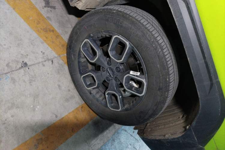 Used Haval X DOG 2022 1.5T DCT Two-Wheel Drive Trendy Edition Right Front Wheel Hub