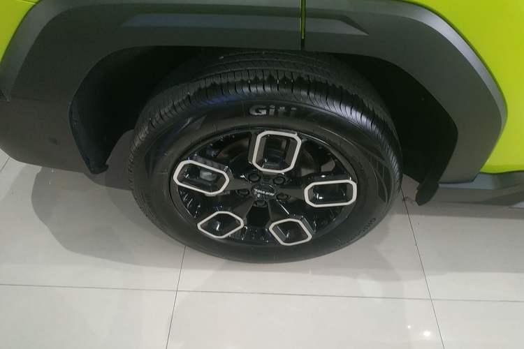 Used Haval X DOG 2022 1.5T DCT Four-Wheel Drive Trendy Wild Edition Right Rear Wheel Hub