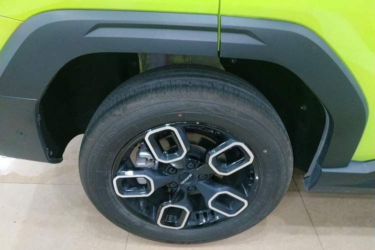Used Haval X DOG 2022 1.5T DCT Four-Wheel Drive Trendy Wild Edition Right Rear Wheel Hub