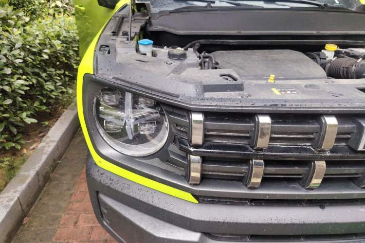 Used Haval X DOG 2022 1.5T DCT Two-Wheel Drive Trendy Edition Right Front Headlight